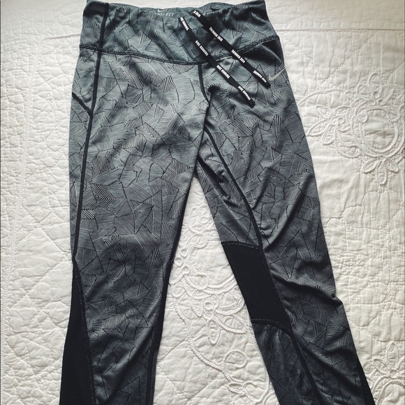 Nike Dri-Fit Leggings - Picture 3 of 3